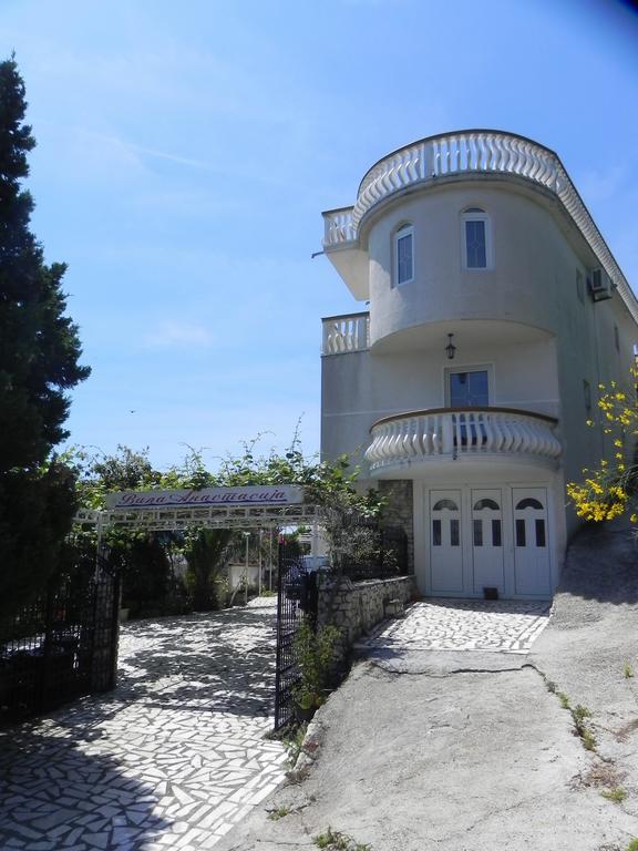 אולסינץ' Apartments & Rooms Villa Anastasija מראה חיצוני תמונה